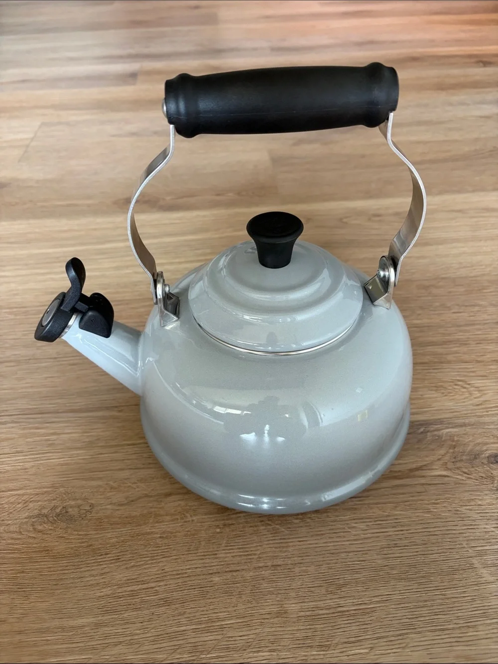 Le Creuset Whistling Tea Kettle - Gray